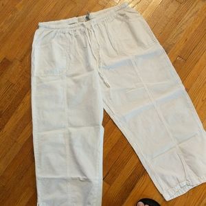 Stephanie Rogers White capris